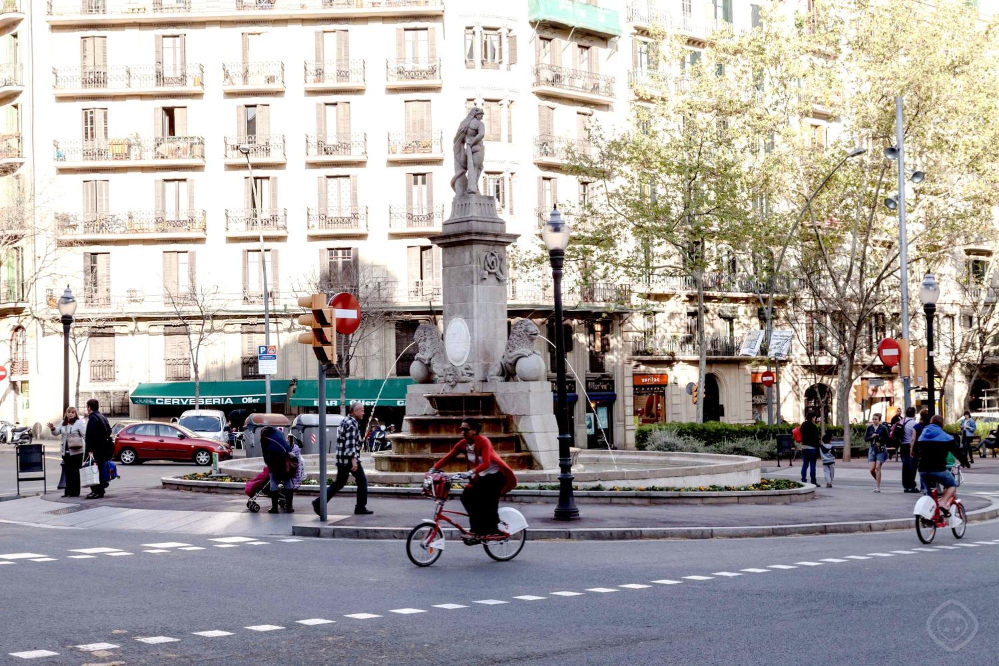 Apartments Gaudi Барселона Екстериор снимка